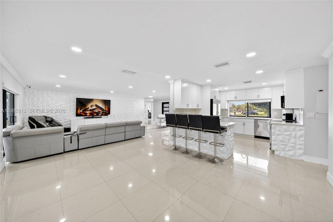 В аренду: $8,000 (6 спален, 3 ванн, 2417 Квадратных фут)