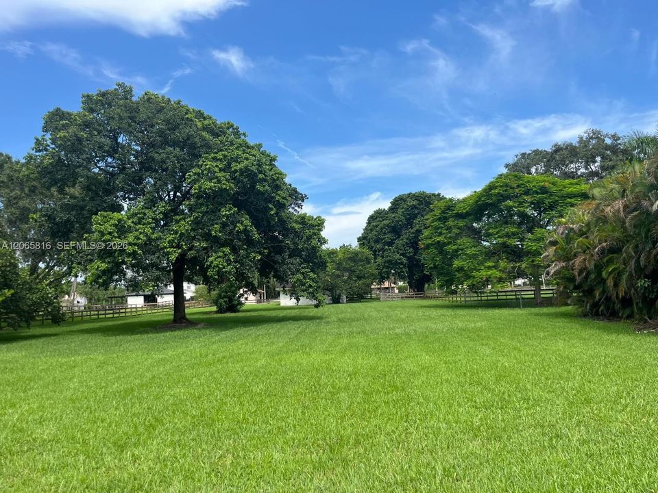 Vendido Recientemente: $2,000,000 (4 camas, 2 baños, 2216 Pies cuadrados)