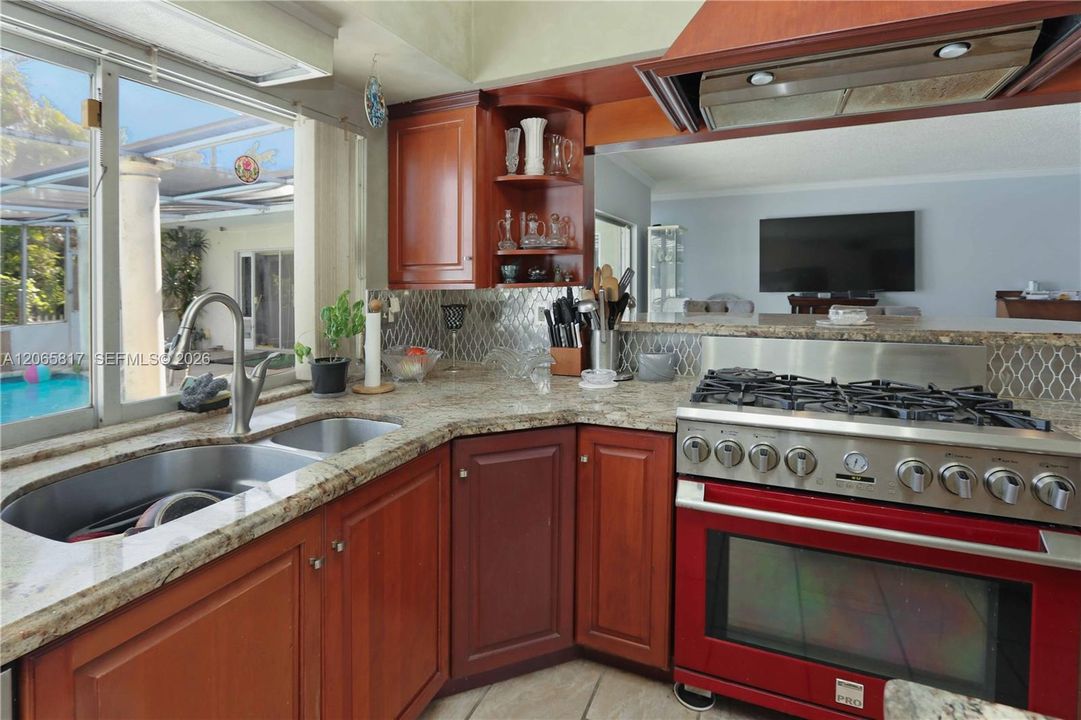 For Sale: $749,000 (3 beds, 3 baths, 2433 Square Feet)
