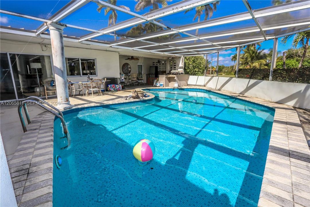 For Sale: $749,000 (3 beds, 3 baths, 2433 Square Feet)