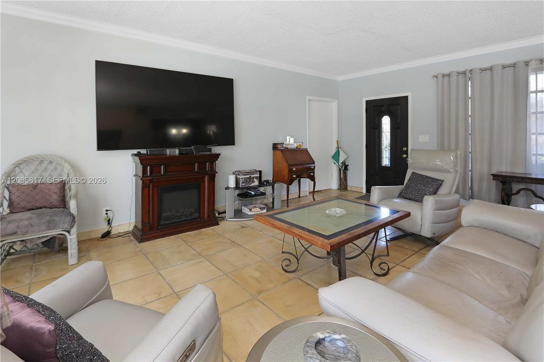 For Sale: $749,000 (3 beds, 3 baths, 2433 Square Feet)