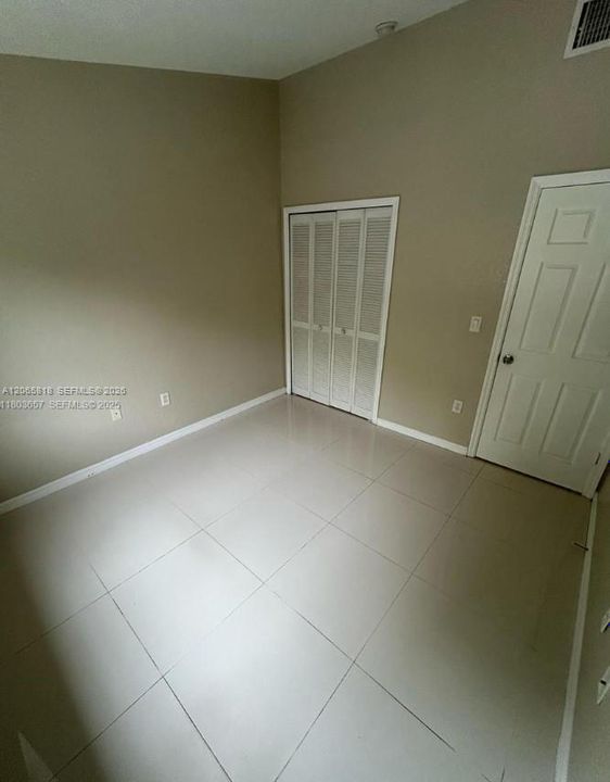 For Sale: $220,000 (2 beds, 2 baths, 919 Square Feet)