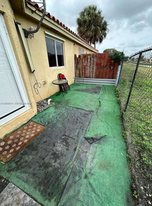 For Sale: $220,000 (2 beds, 2 baths, 919 Square Feet)