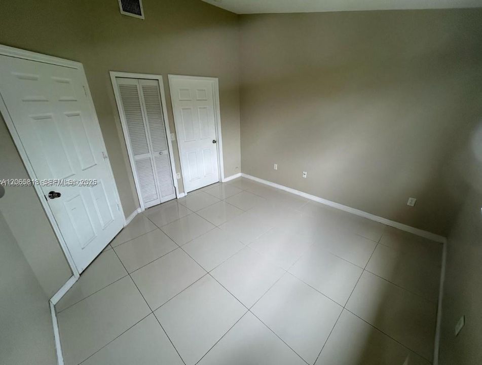 For Sale: $220,000 (2 beds, 2 baths, 919 Square Feet)