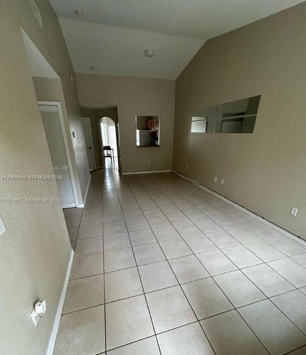 For Sale: $220,000 (2 beds, 2 baths, 919 Square Feet)
