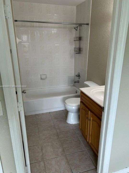 For Sale: $220,000 (2 beds, 2 baths, 919 Square Feet)