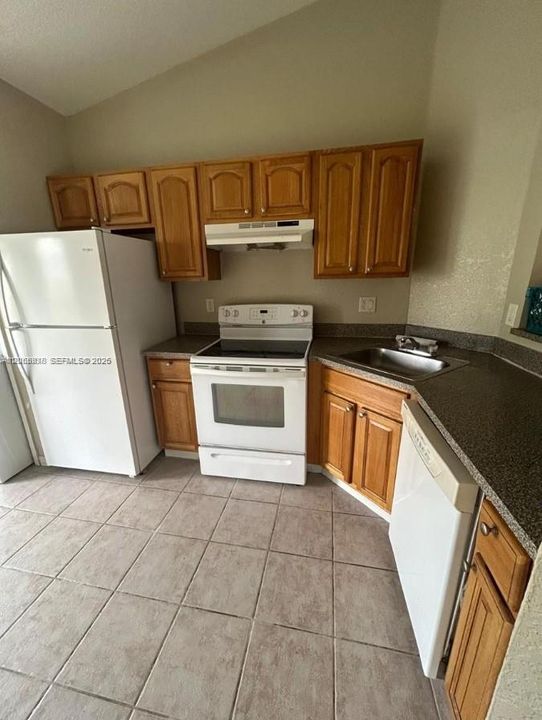 For Sale: $220,000 (2 beds, 2 baths, 919 Square Feet)
