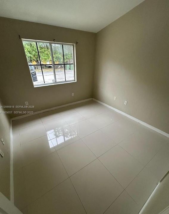 For Sale: $220,000 (2 beds, 2 baths, 919 Square Feet)