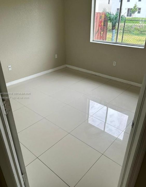 For Sale: $220,000 (2 beds, 2 baths, 919 Square Feet)