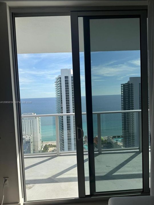 For Rent: $8,000 (2 beds, 2 baths, 1055 Square Feet)