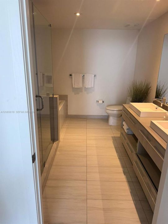 For Rent: $8,000 (2 beds, 2 baths, 1055 Square Feet)