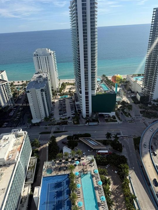 For Rent: $8,000 (2 beds, 2 baths, 1055 Square Feet)