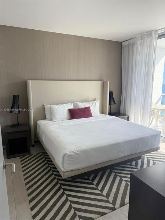 For Rent: $8,000 (2 beds, 2 baths, 1055 Square Feet)