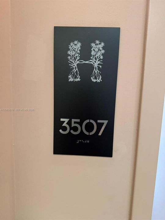 For Rent: $8,000 (2 beds, 2 baths, 1055 Square Feet)