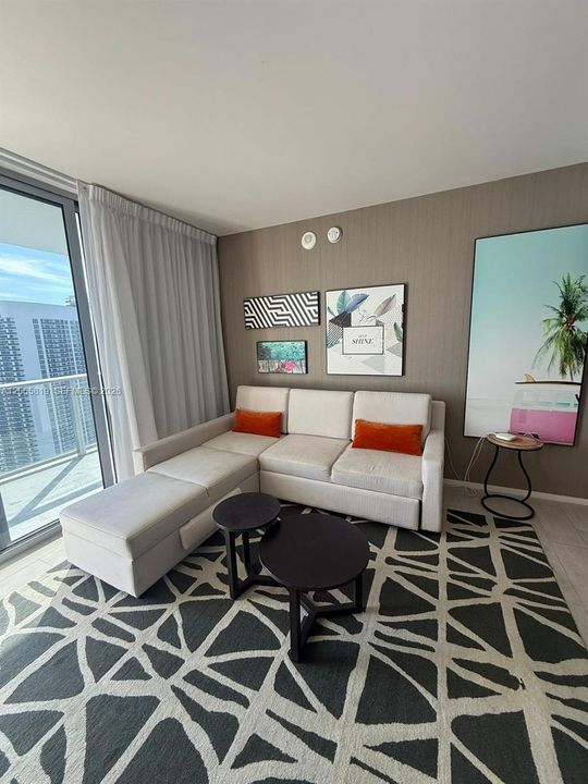 For Rent: $8,000 (2 beds, 2 baths, 1055 Square Feet)