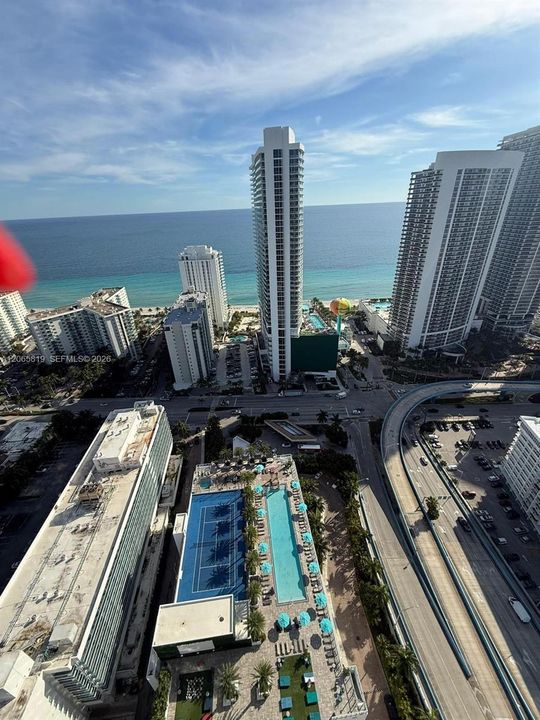 For Rent: $8,000 (2 beds, 2 baths, 1055 Square Feet)
