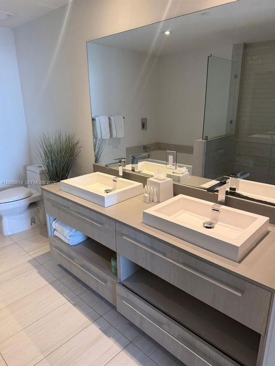 For Rent: $8,000 (2 beds, 2 baths, 1055 Square Feet)