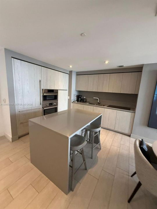 For Rent: $8,000 (2 beds, 2 baths, 1055 Square Feet)
