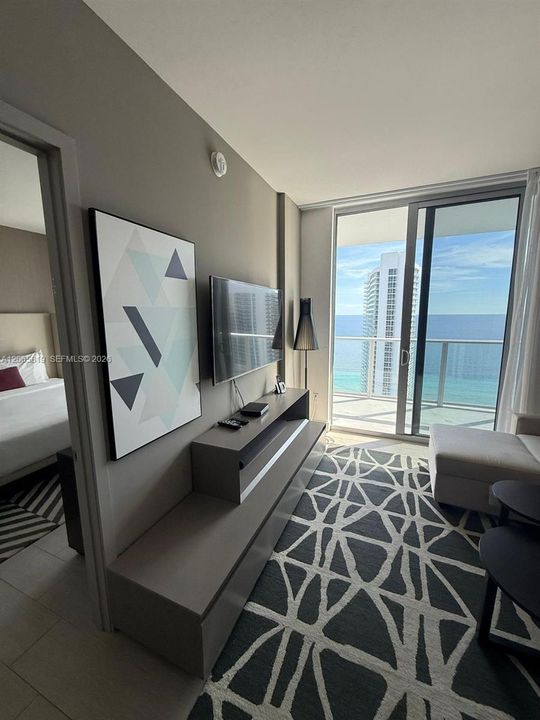 For Rent: $8,000 (2 beds, 2 baths, 1055 Square Feet)