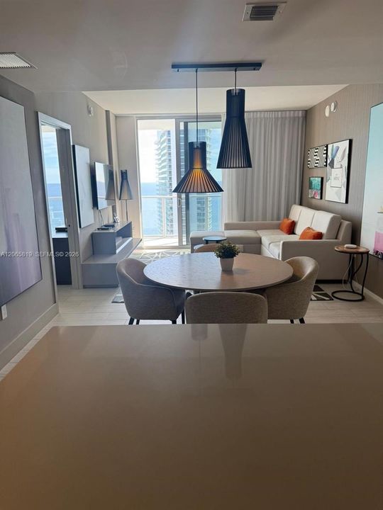 For Rent: $8,000 (2 beds, 2 baths, 1055 Square Feet)