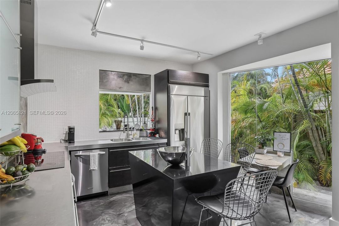 For Sale: $1,499,999 (4 beds, 3 baths, 2659 Square Feet)