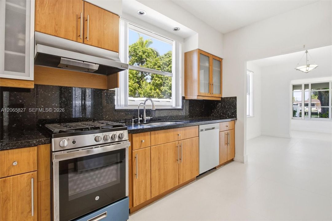 For Sale: $4,700,000 (4 beds, 2 baths, 2829 Square Feet)