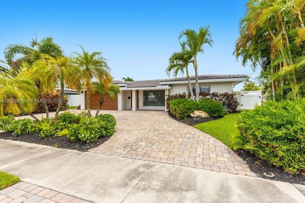 For Sale: $1,529,000 (3 beds, 2 baths, 1832 Square Feet)