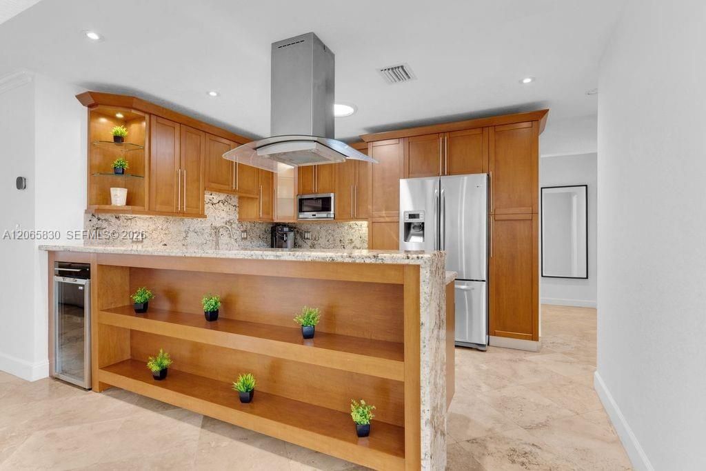 For Sale: $1,529,000 (3 beds, 2 baths, 1832 Square Feet)