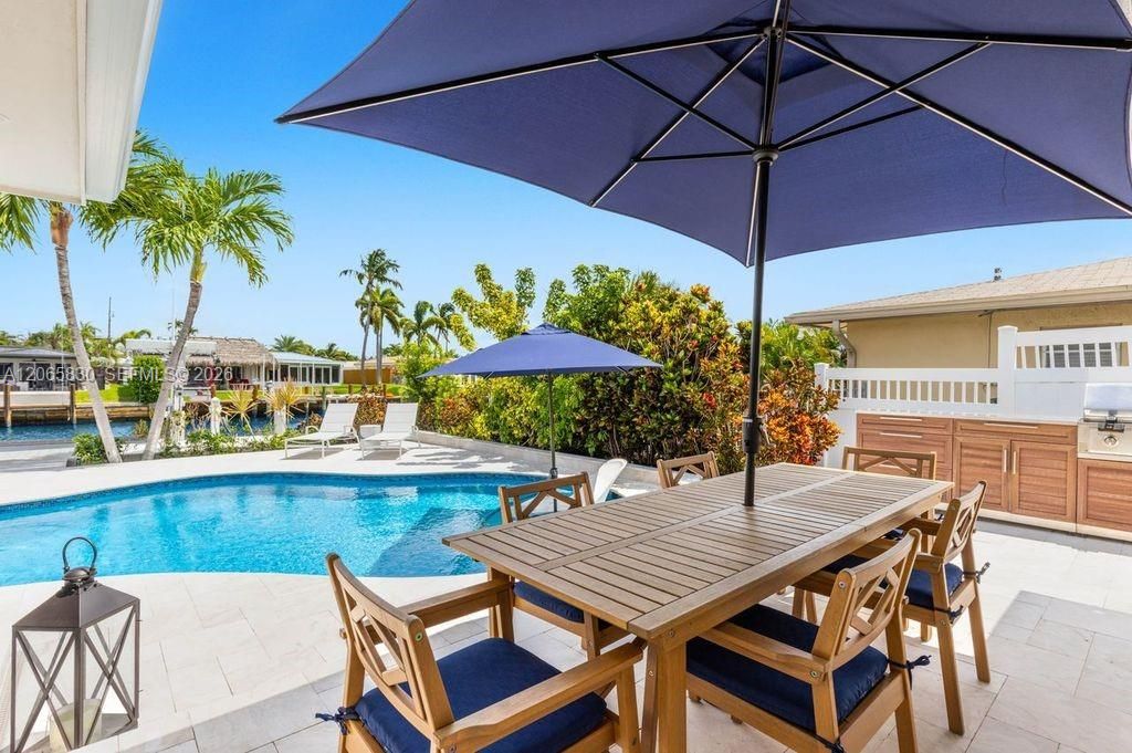 For Sale: $1,529,000 (3 beds, 2 baths, 1832 Square Feet)