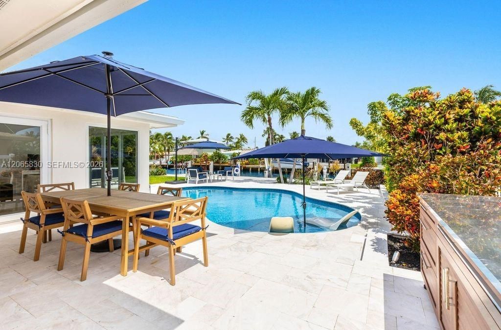For Sale: $1,529,000 (3 beds, 2 baths, 1832 Square Feet)