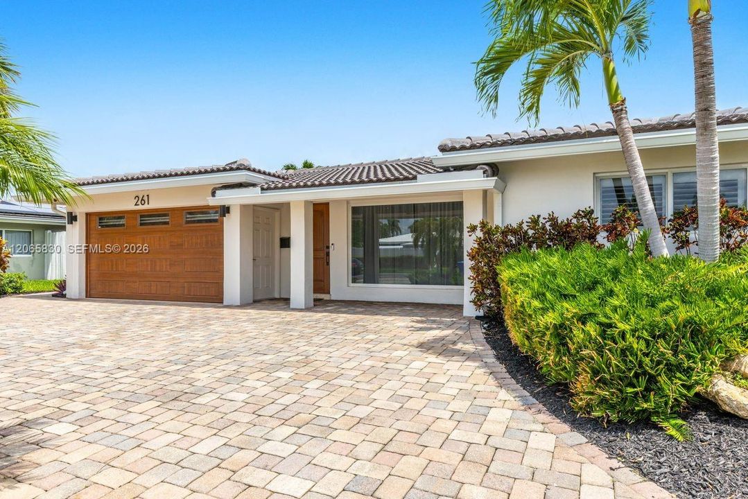 For Sale: $1,529,000 (3 beds, 2 baths, 1832 Square Feet)