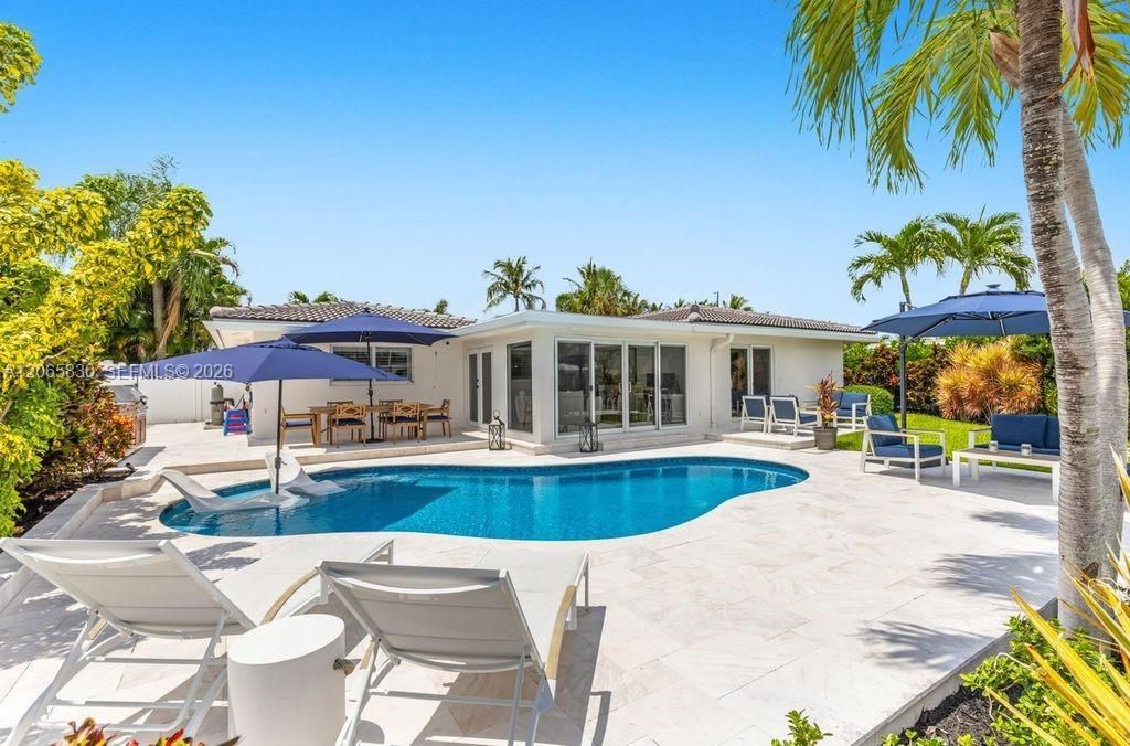 For Sale: $1,529,000 (3 beds, 2 baths, 1832 Square Feet)