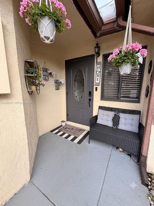 For Sale: $386,000 (2 beds, 2 baths, 1253 Square Feet)