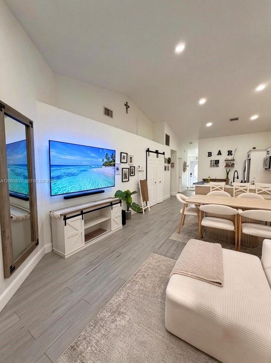 For Sale: $386,000 (2 beds, 2 baths, 1253 Square Feet)