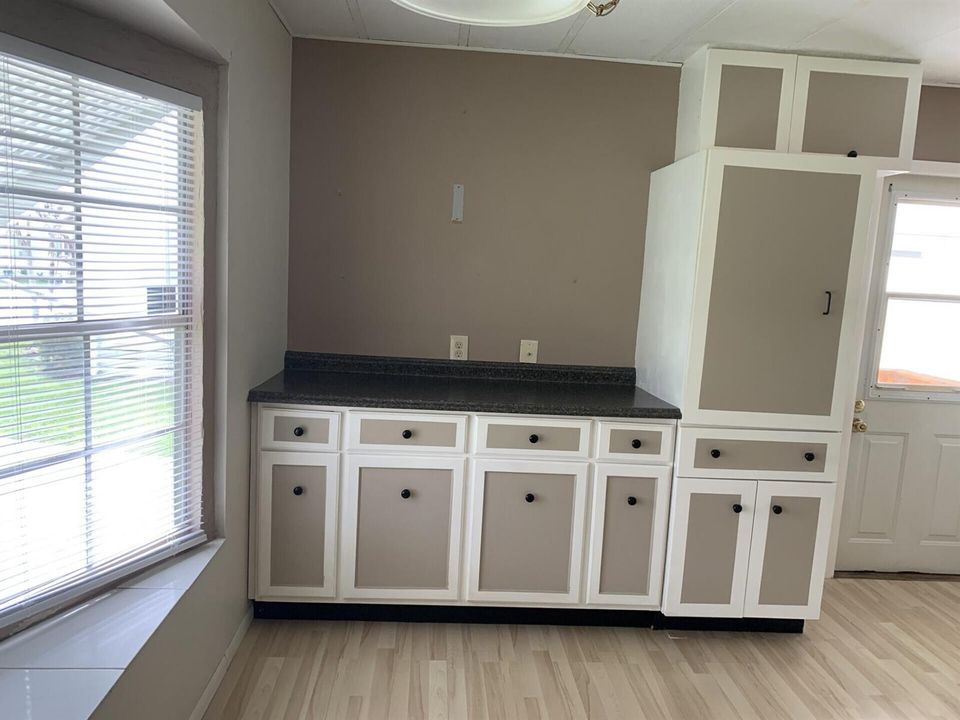 Kitchen dining