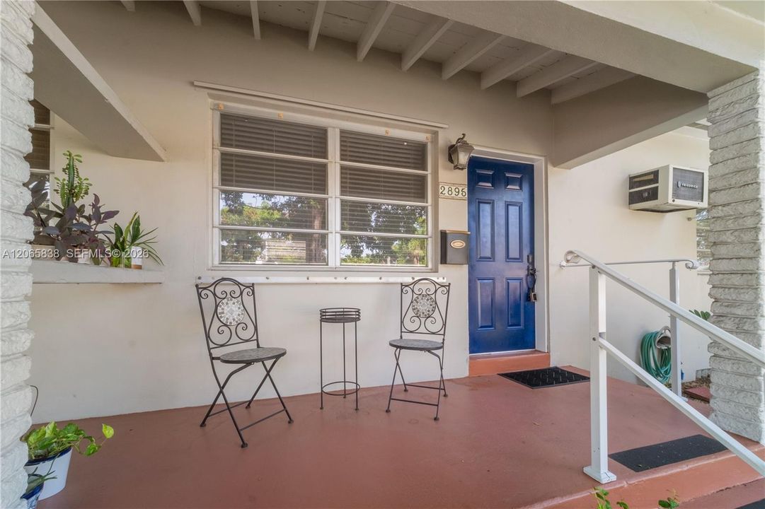 2895 SW 37th Ct Entry