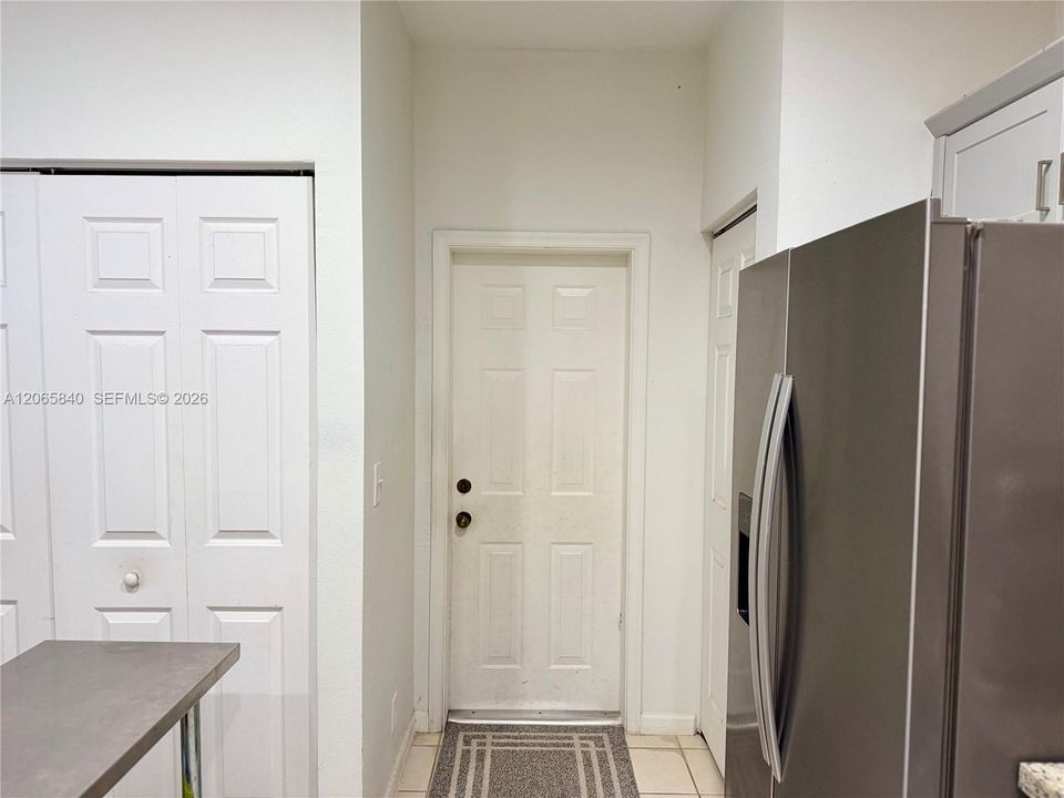 For Rent: $3,550 (3 beds, 2 baths, 1605 Square Feet)