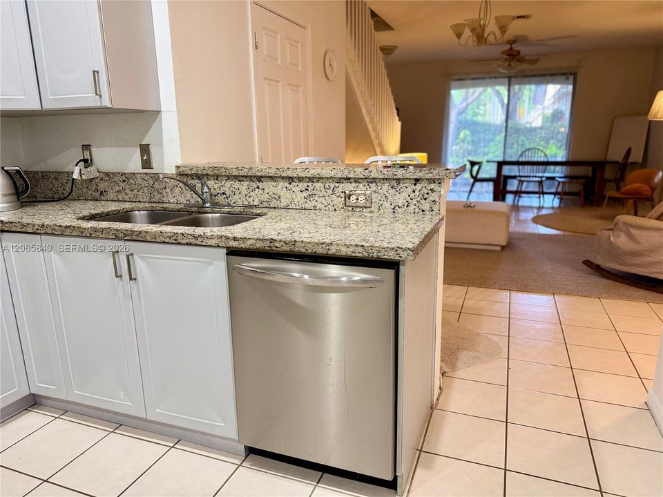 For Rent: $3,550 (3 beds, 2 baths, 1605 Square Feet)