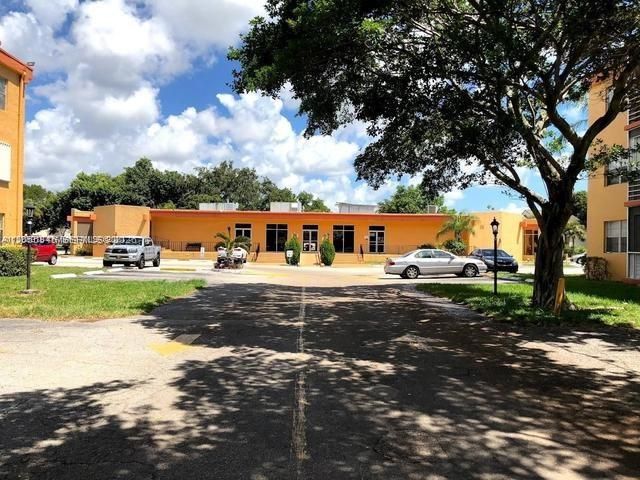 For Sale: $140,000 (1 beds, 1 baths, 695 Square Feet)