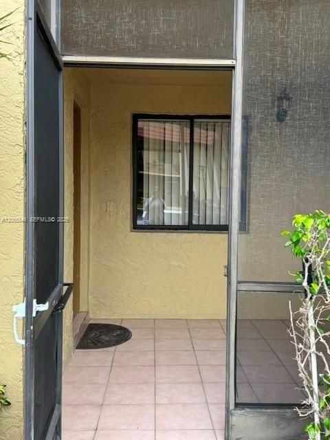合同活跃: $250,000 (2 贝兹, 2 浴室, 1256 平方英尺)