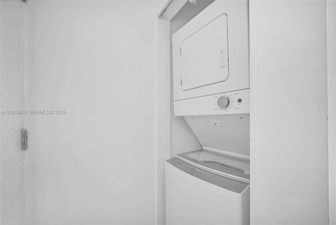 For Sale: $264,000 (1 beds, 1 baths, 519 Square Feet)