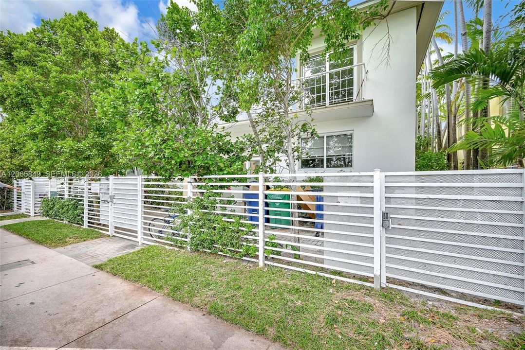 For Sale: $264,000 (1 beds, 1 baths, 519 Square Feet)