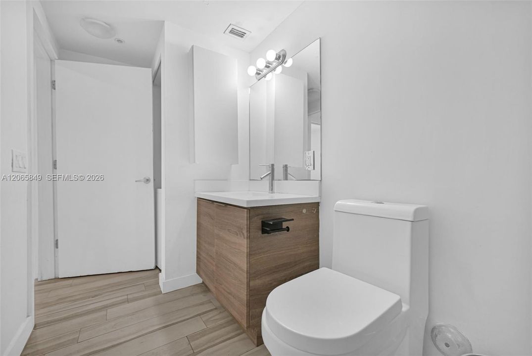 For Sale: $264,000 (1 beds, 1 baths, 519 Square Feet)