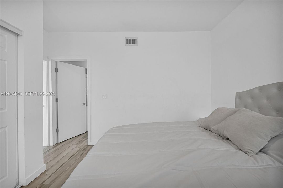 For Sale: $264,000 (1 beds, 1 baths, 519 Square Feet)