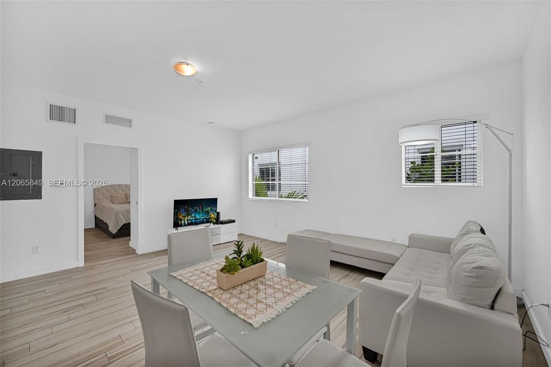 For Sale: $264,000 (1 beds, 1 baths, 519 Square Feet)