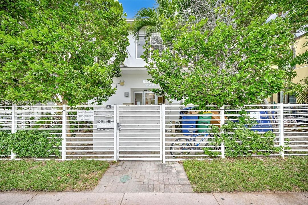For Sale: $264,000 (1 beds, 1 baths, 519 Square Feet)