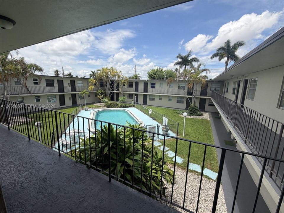 For Sale: $175,000 (1 beds, 1 baths, 558 Square Feet)