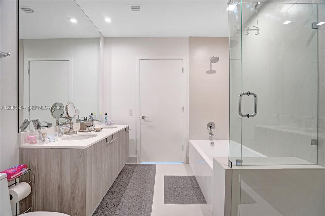 For Rent: $13,000 (4 beds, 4 baths, 2007 Square Feet)