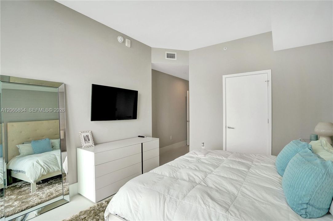 For Rent: $13,000 (4 beds, 4 baths, 2007 Square Feet)