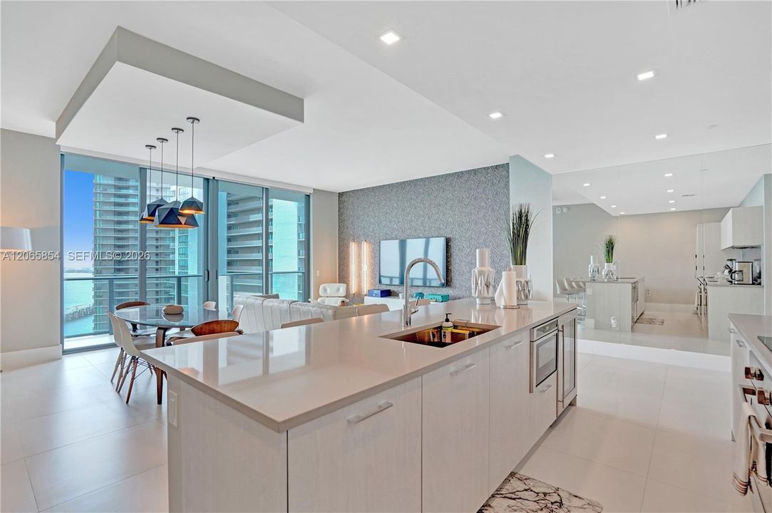 For Rent: $13,000 (4 beds, 4 baths, 2007 Square Feet)